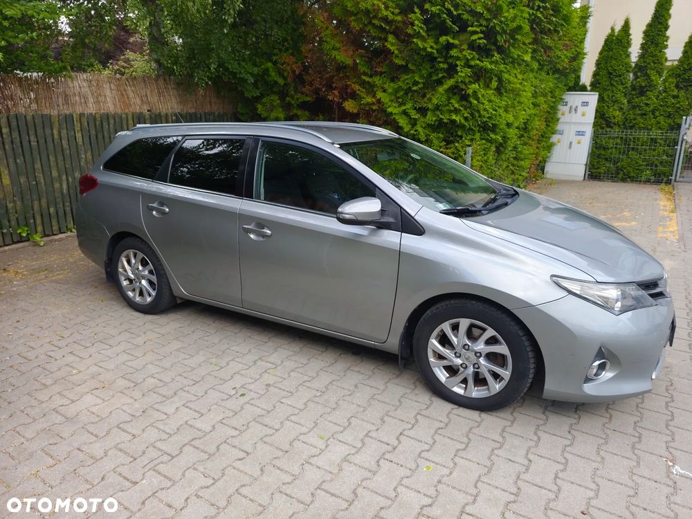 Toyota Auris 2.0 D-4D Premium - 3