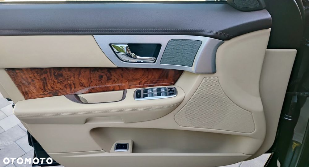 Jaguar XF 3.0 V6 Diesel S Premium Luxury - 33