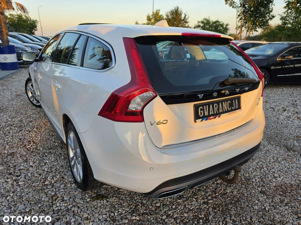 Volvo V60 D6 AWD Plug-in Hybrid Summum - 9