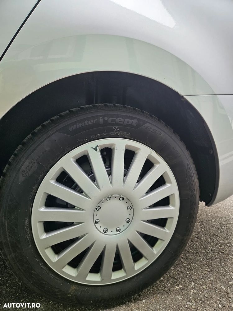 Skoda RAPID 1.2 TSI Ambition - 27