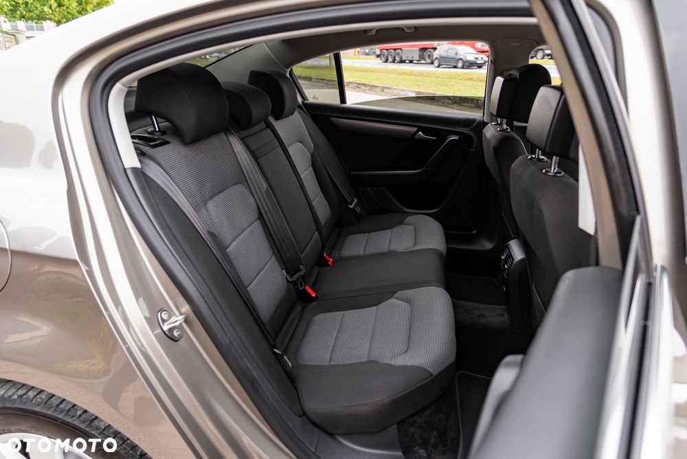 Volkswagen Passat 2.0 Blue TDI SCR Highline - 22