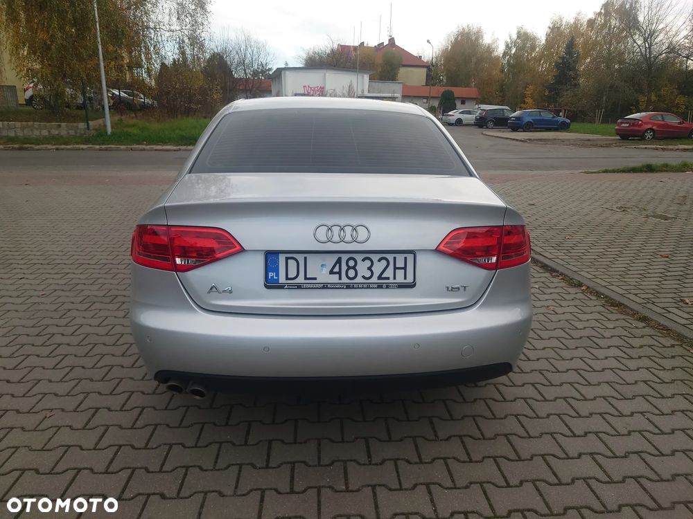 Audi A4 Limousine - 5