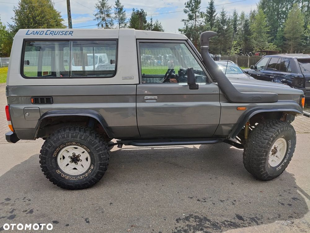 Toyota Land Cruiser - 3