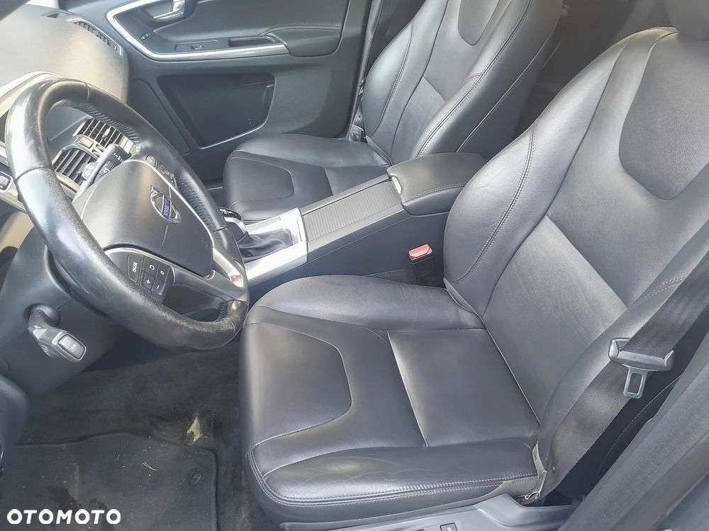 Volvo XC 60 D4 AWD Summum - 8