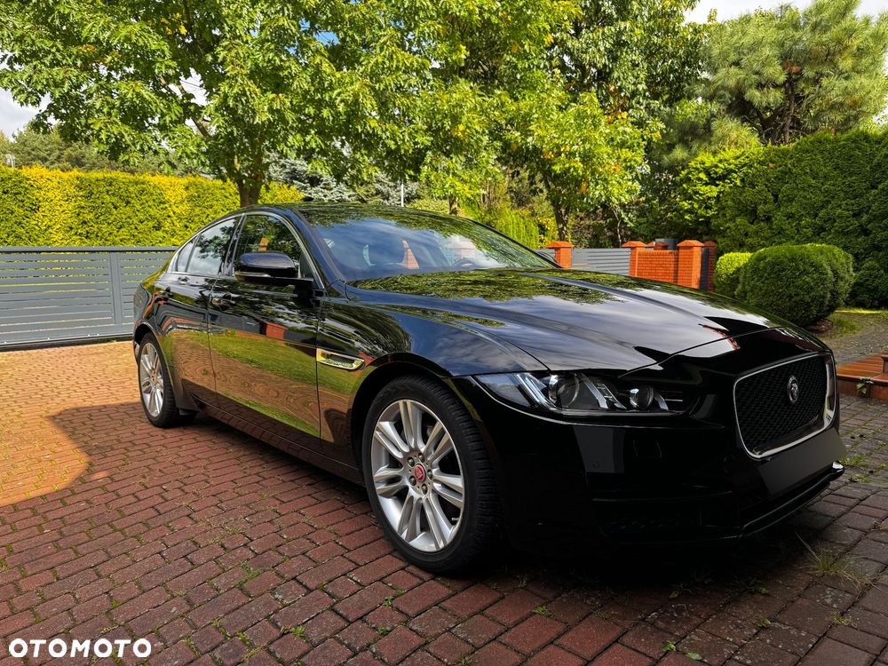 Jaguar XE 2.0 D Prestige - 3