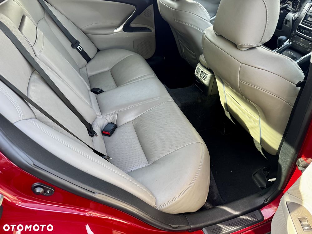 Lexus IS 220 D Prestige - 16