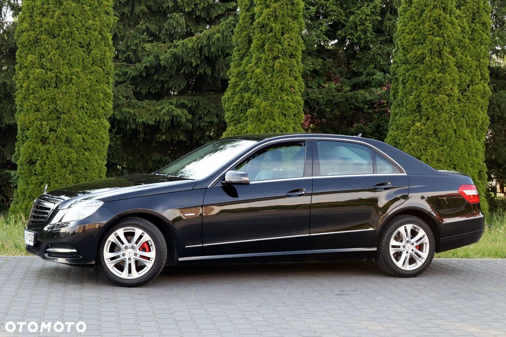 Mercedes-Benz Klasa E 200 CGI BlueEffICIENCY Avantgarde - 4