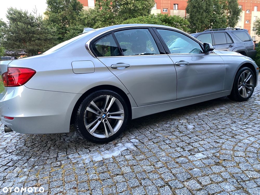 BMW Seria 3 335i Luxury Line - 2