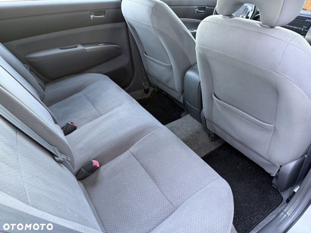 Toyota Prius (Hybrid) Sol - 36