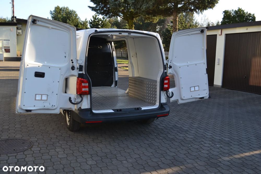 Volkswagen Transporter - 11