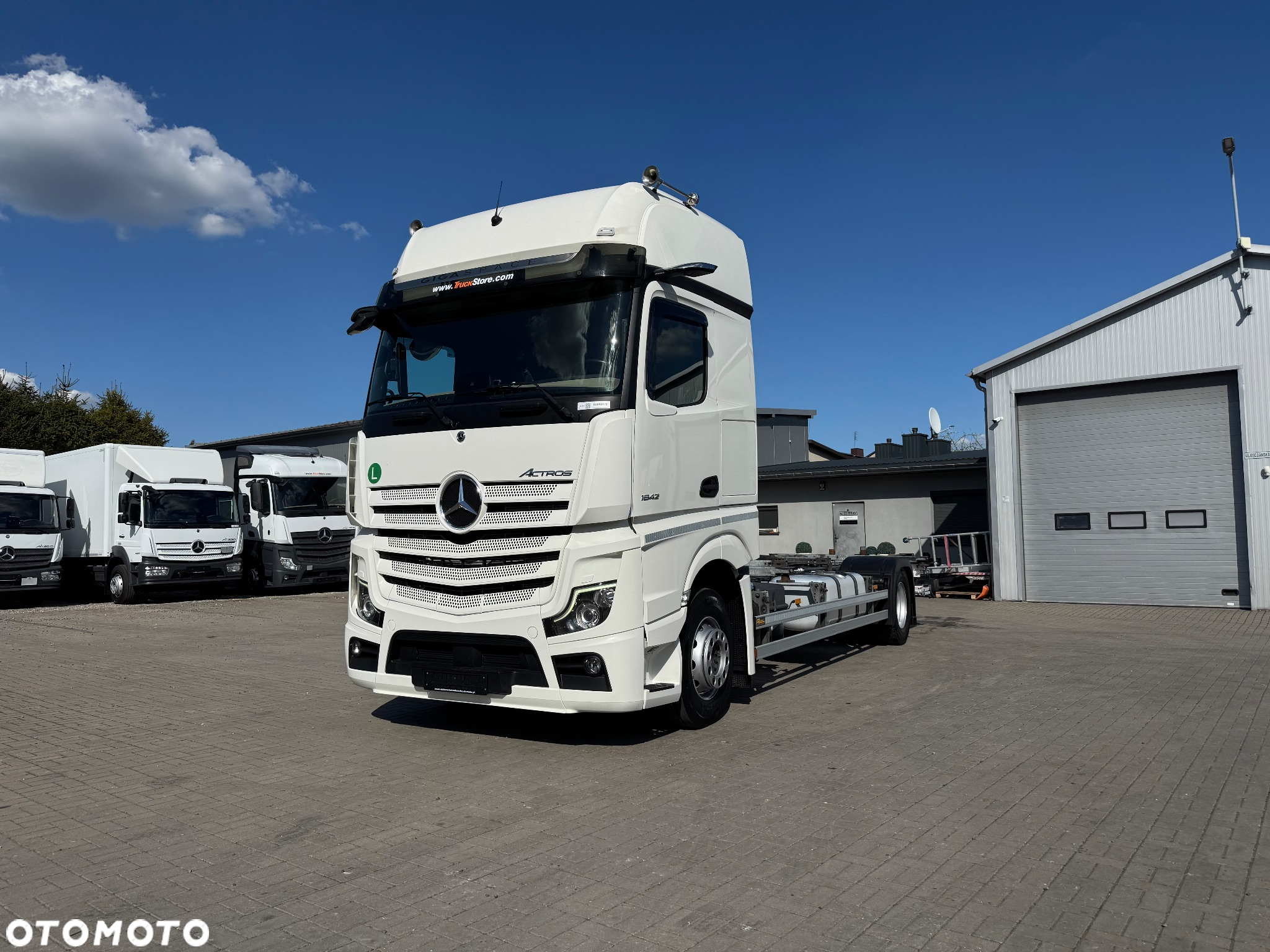 Mercedes-Benz - 2