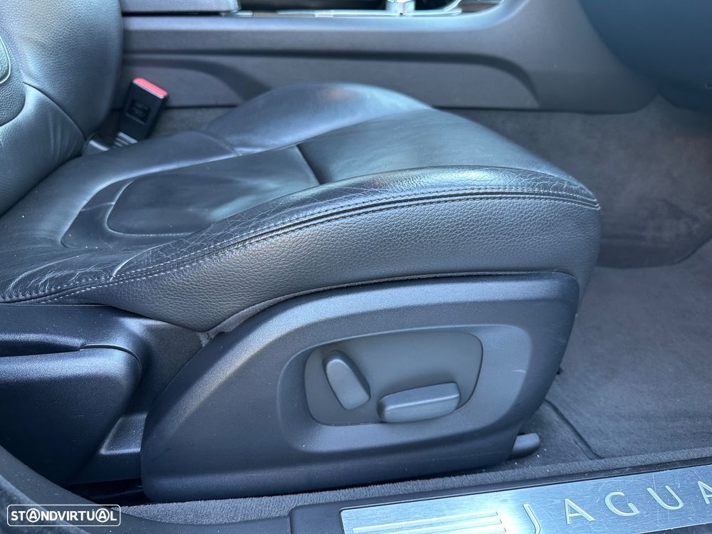 Jaguar XF 2.2 D Premium Luxury - 23