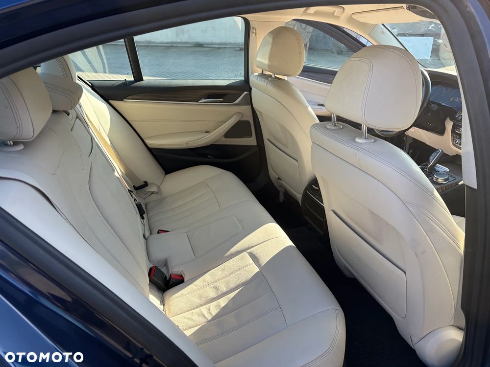 BMW Seria 5 520d xDrive - 14