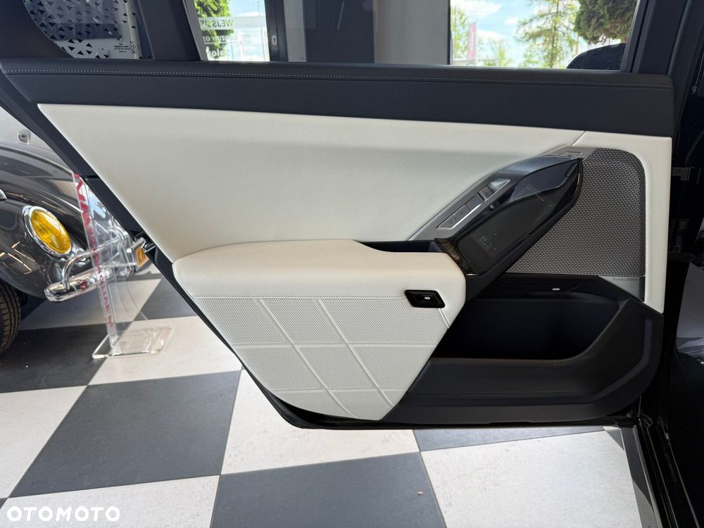 BMW Seria 7 - 11