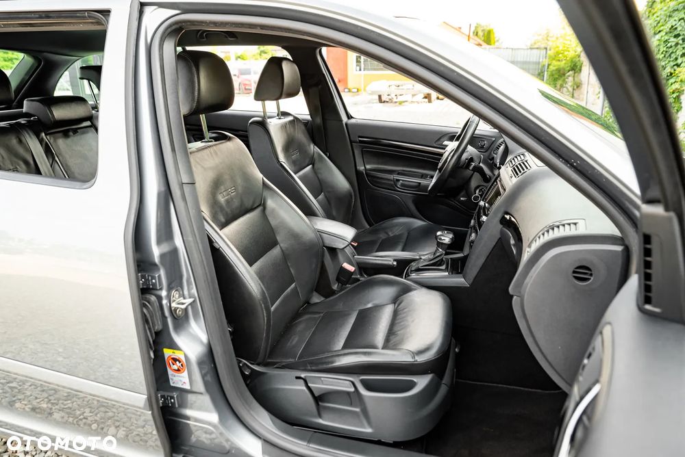 Skoda Octavia 2.0 TSI DSG RS - 26