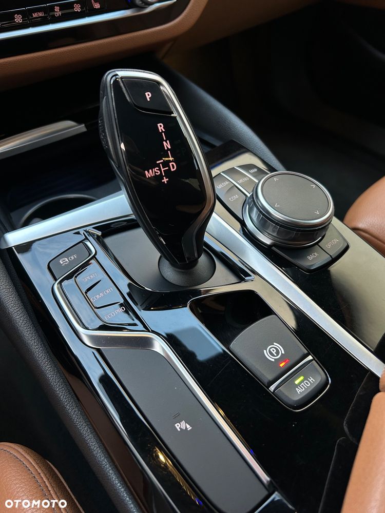 BMW Seria 5 520d xDrive Sport Line - 7