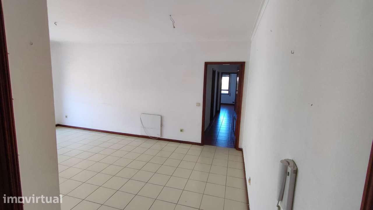 Apartamento T2 com Lavandaria e Cozinha Separada - Grande imagem: 3/8