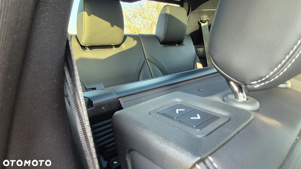 Land Rover Discovery 2.0 P300 R-Dynamic SE - 13