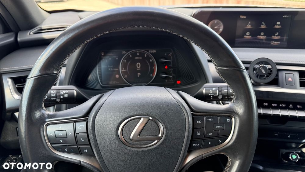 Lexus UX - 30