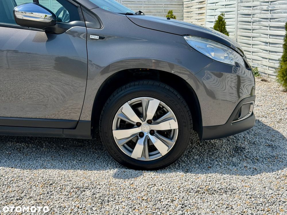 Peugeot 2008 1.2 Pure Tech Style S&S - 30