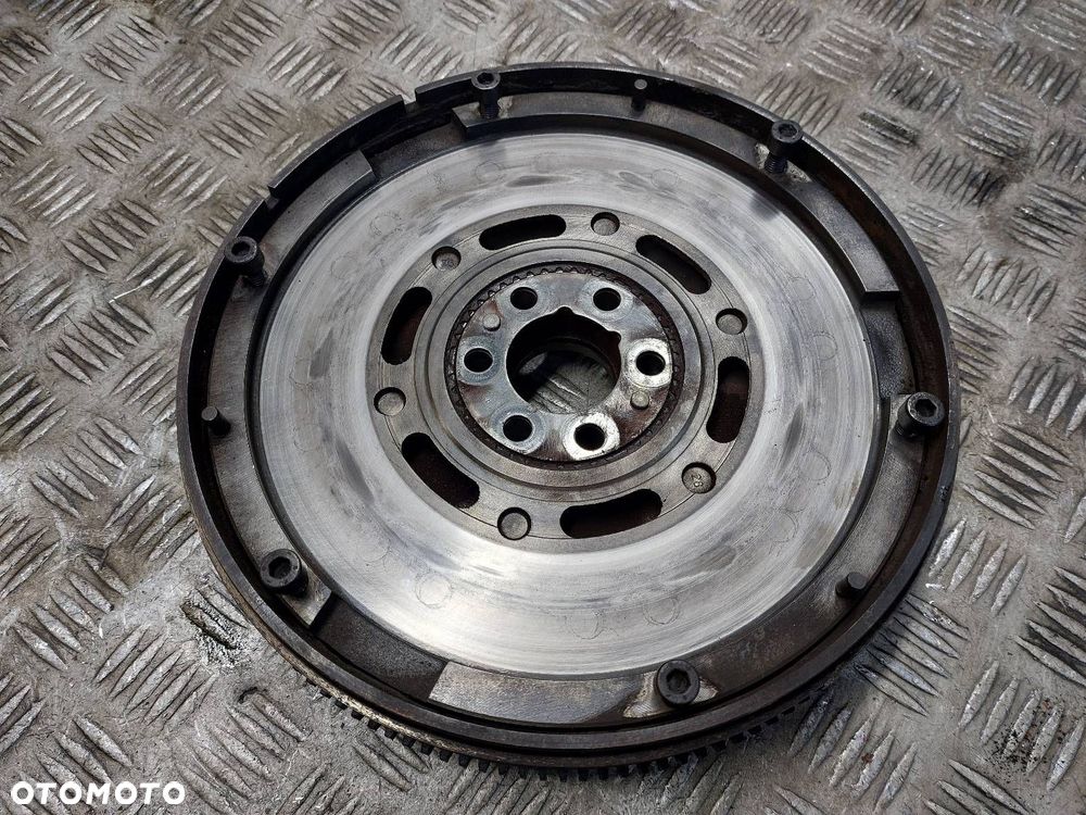 KOŁO DWUMASOWE AUDI A4 B5 1.8 20V - 1