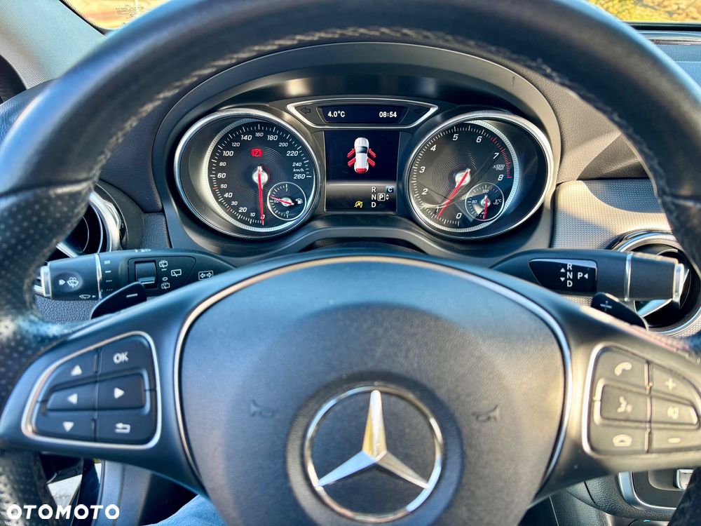 Mercedes-Benz GLA 200 7G-DCT - 4