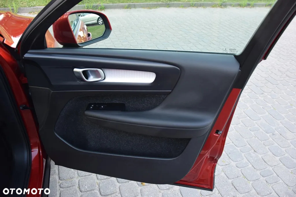 Volvo XC 40 T2 Plus Bright - 24