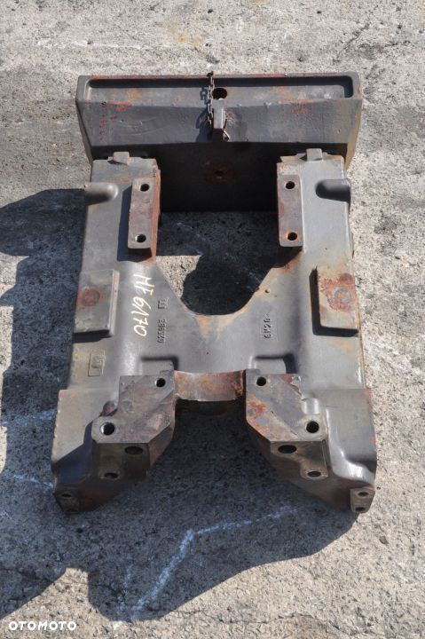 WSPORNIK MOSTU SILNIKA MASSEY FERGUSON 6170 - 4