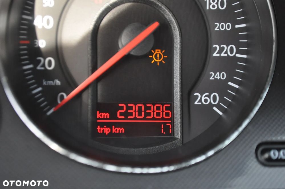 Volkswagen Passat Variant 2.0 TDI BlueMotion Technology DPF Highline - 16