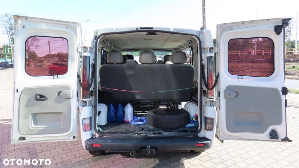 Renault Trafic Passenger - 9