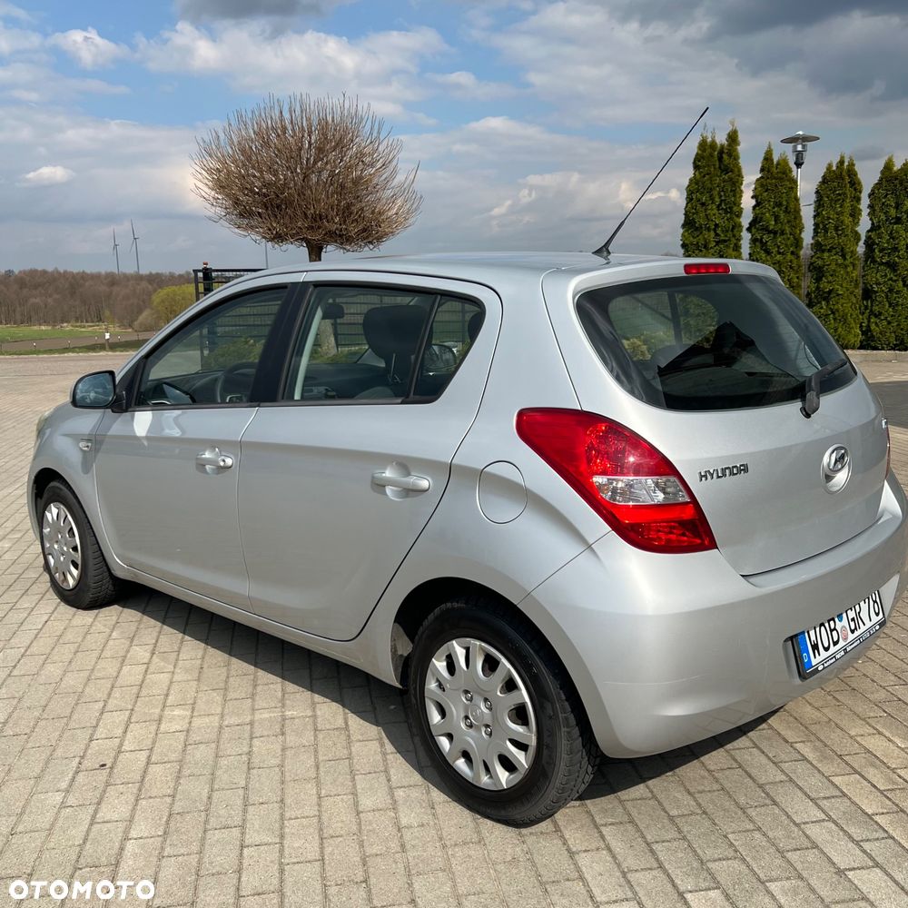 Hyundai i20 1.2 UEFA EURO 2012 Edition - 8