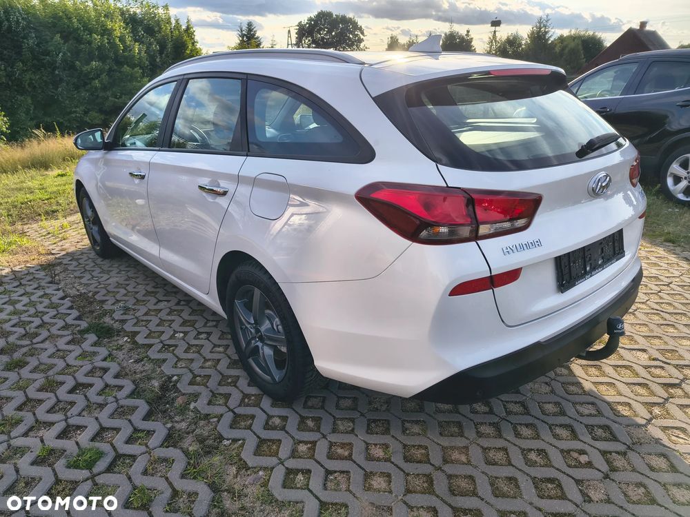 Hyundai i30 blue Kombi 1.6 CRDi Premium - 4