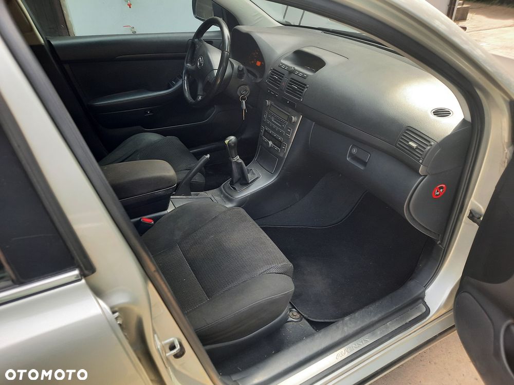 Toyota Avensis 1.8 VVT-i - 10