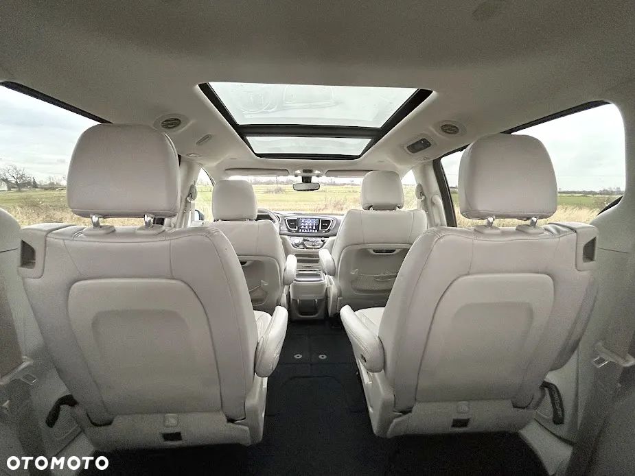 Chrysler Pacifica - 32