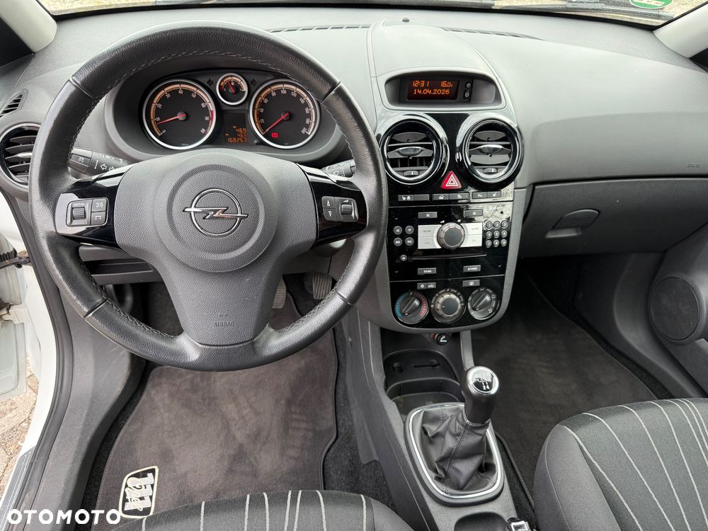 Opel Corsa 1.2 16V Cosmo - 16