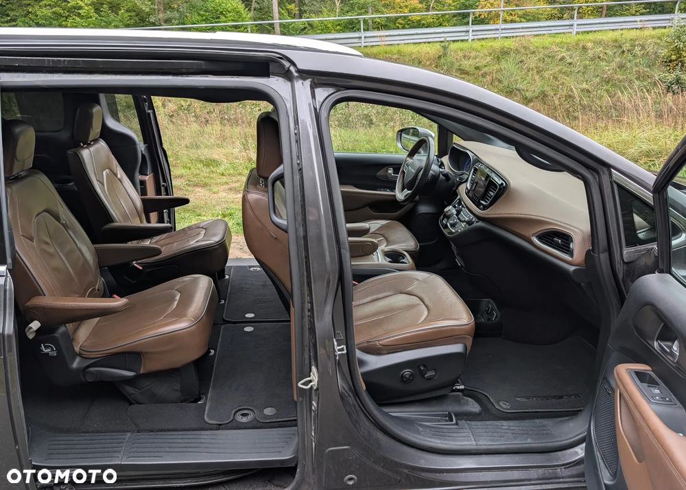 Chrysler Pacifica - 15