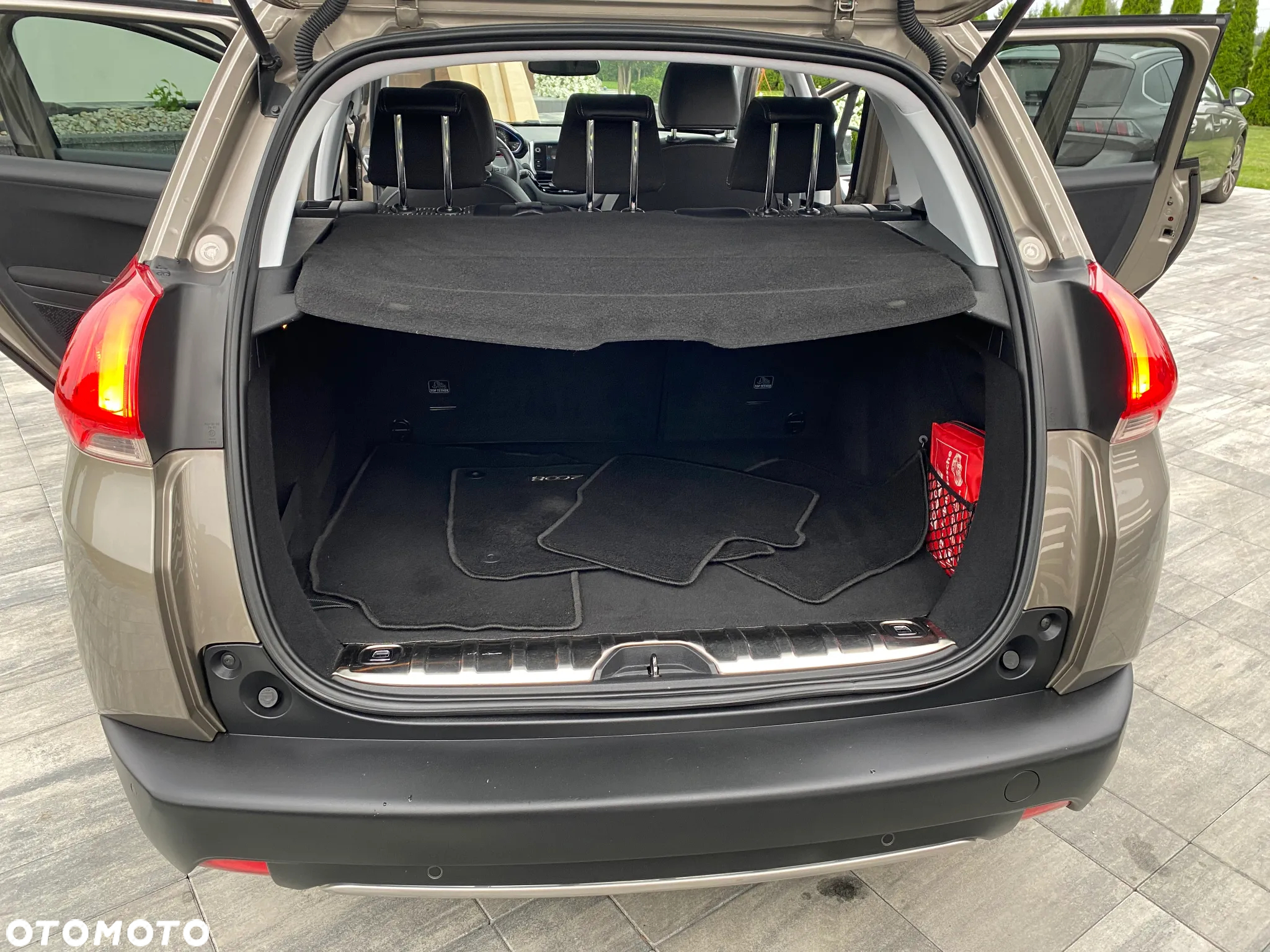Peugeot 2008 1.2 Pure Tech Allure S&S - 25