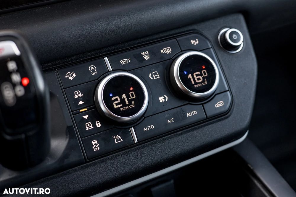 Land Rover Defender 110 2.0L D240 SE - 21