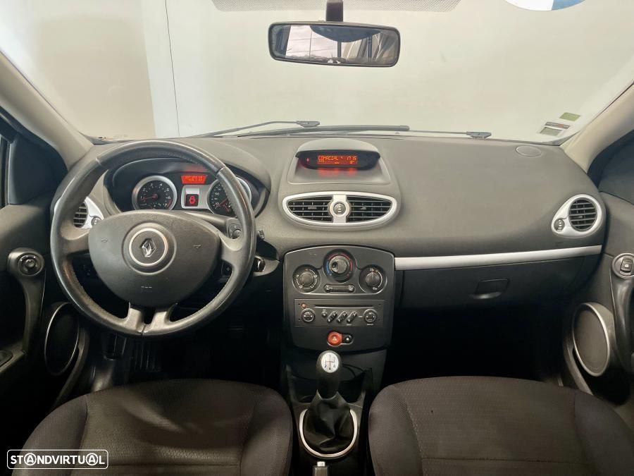 Renault Clio 1.2 16V Confort - 17