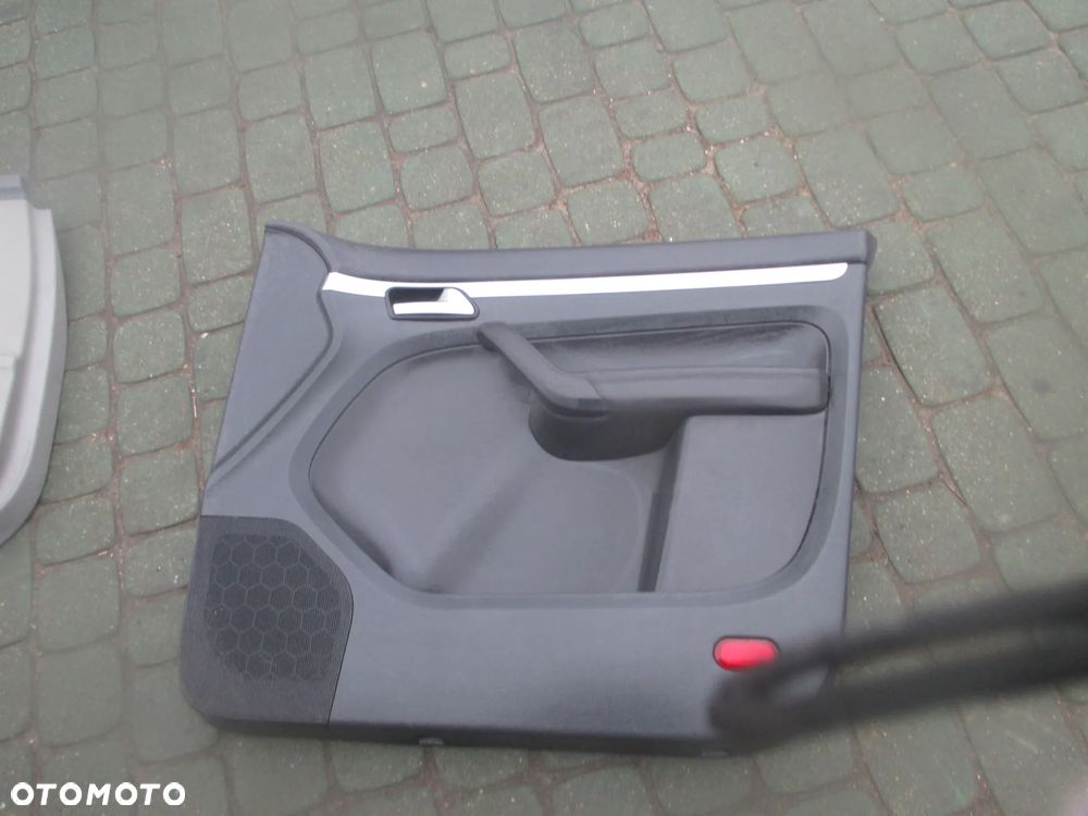 Boczek drzwi prawy Touran - 1