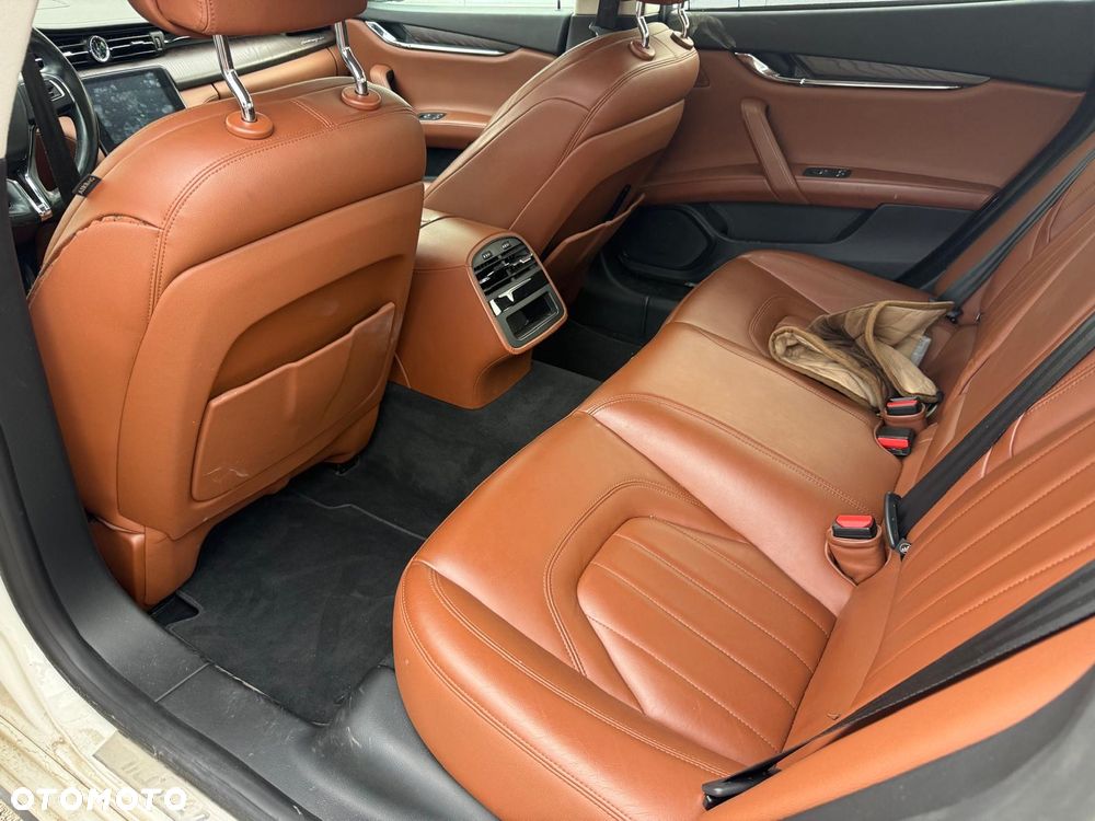 Maserati Quattroporte Q4 GranLusso - 16