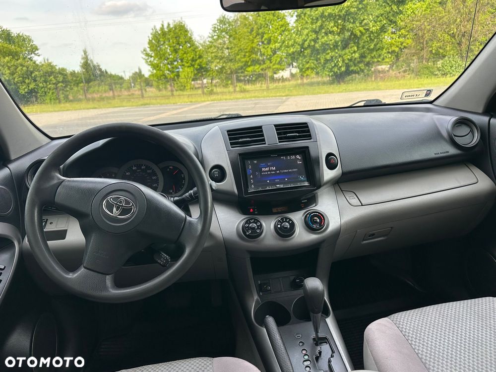 Toyota RAV4 - 6