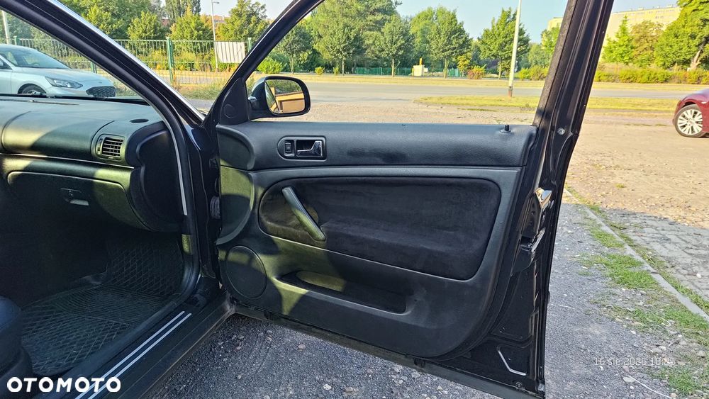 Volkswagen Passat 1.9 TDI Comfortline - 16