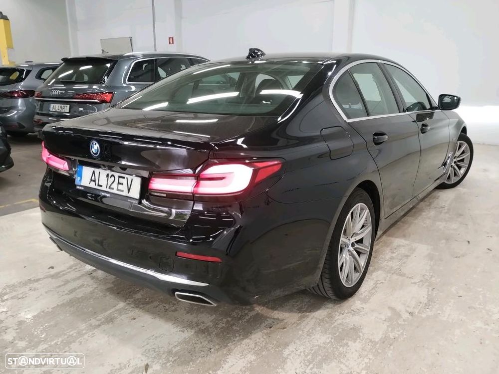 BMW 530 e Line Luxury - 3
