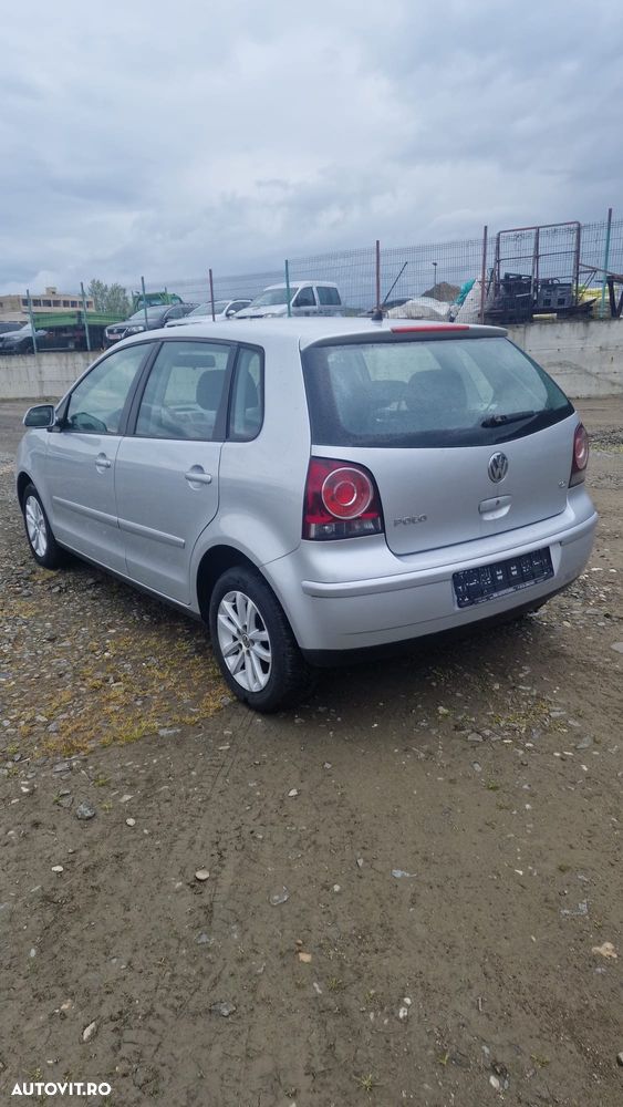 Volkswagen Polo 1.2 Attractive - 5