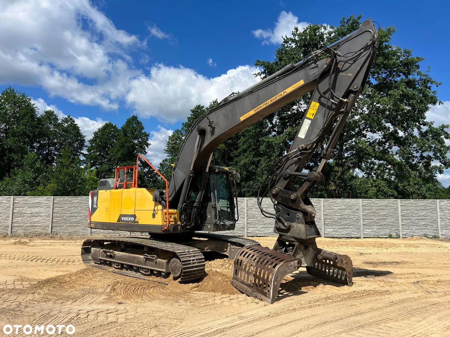 Volvo EC220 DL - 1