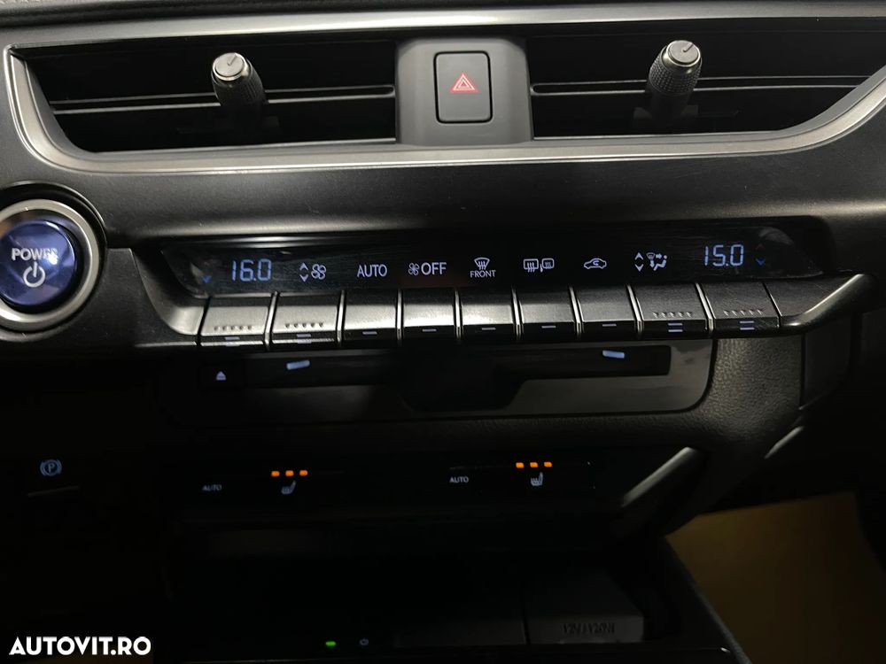 Lexus UX 250h Executive Line - 17