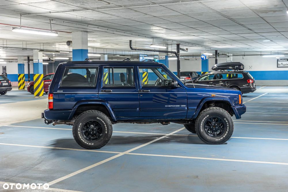 Jeep Cherokee - 8