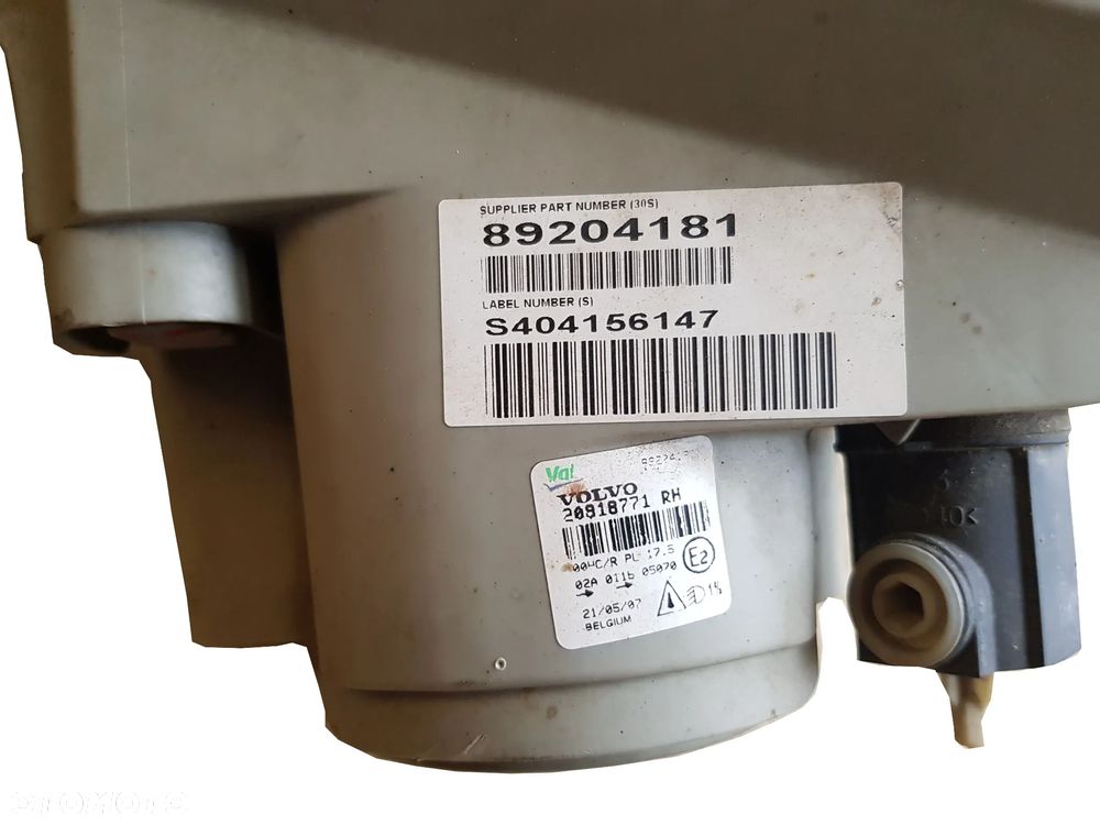 LAMPA REFLEKTOR PRAWY PRZÓD VOLVO FE 20818771 - 3
