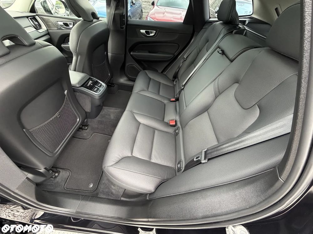 Volvo XC 60 B4 D AWD Ultimate Dark - 28